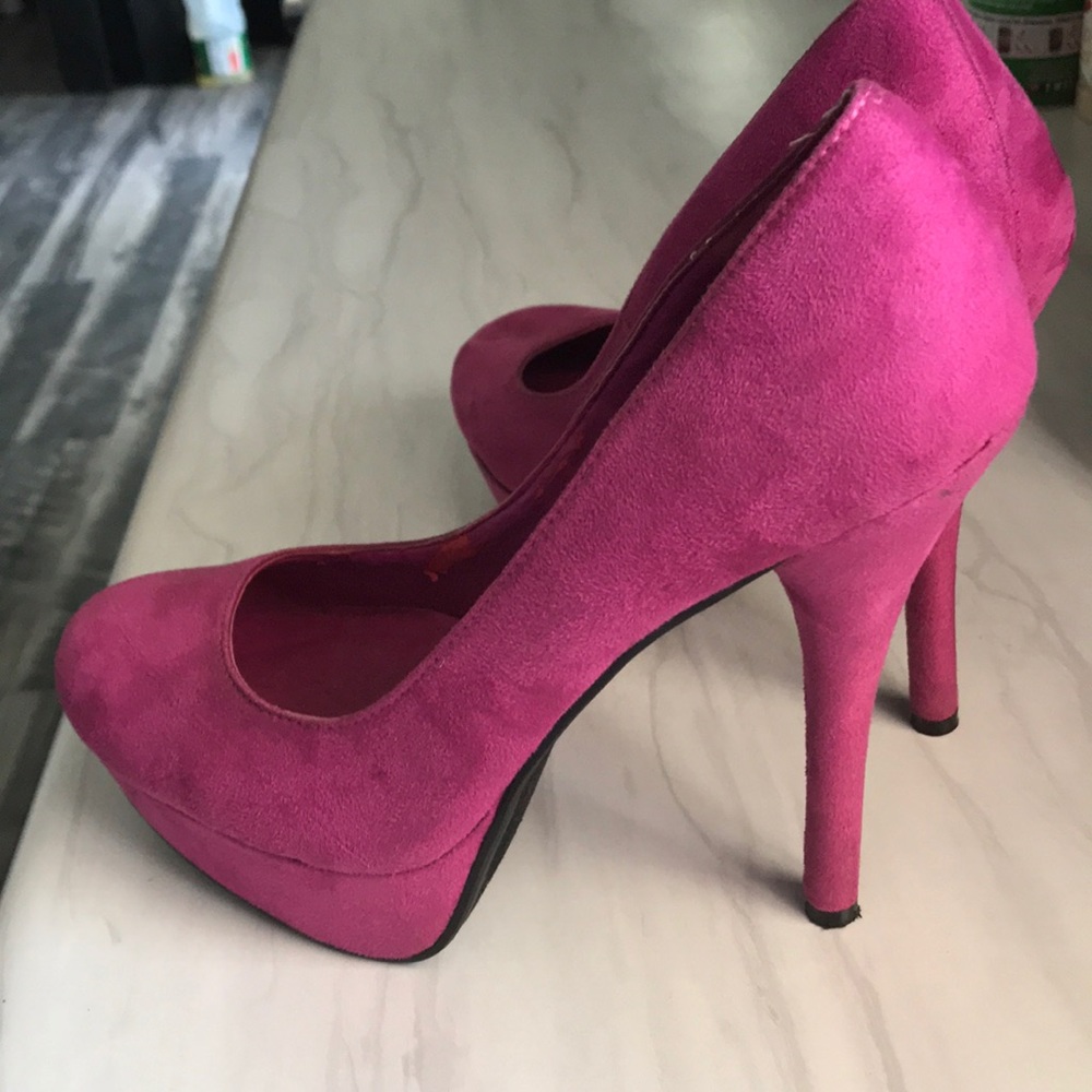 Shoe - Picture 2 of 2